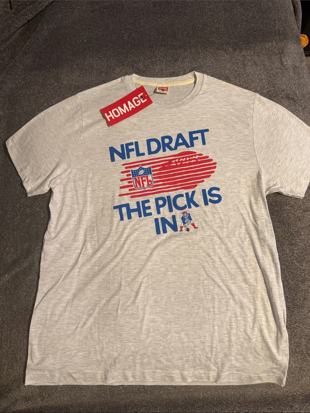HOMAGE Gray NFL Draft 'The Pick Is In' Tee with Blue & Red Graphics Mens Size Xl